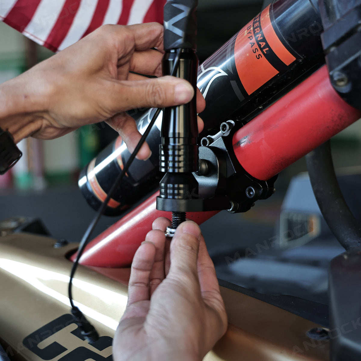 UTV Flag Mount Adjustable Whip Light Mount Universal Fit for 1.75"-2" Roll Bars